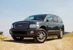 2010InfinitiQX56BeautyRightLowAngle01small 2010InfinitiQX56BeautyRightLowAngle01small
