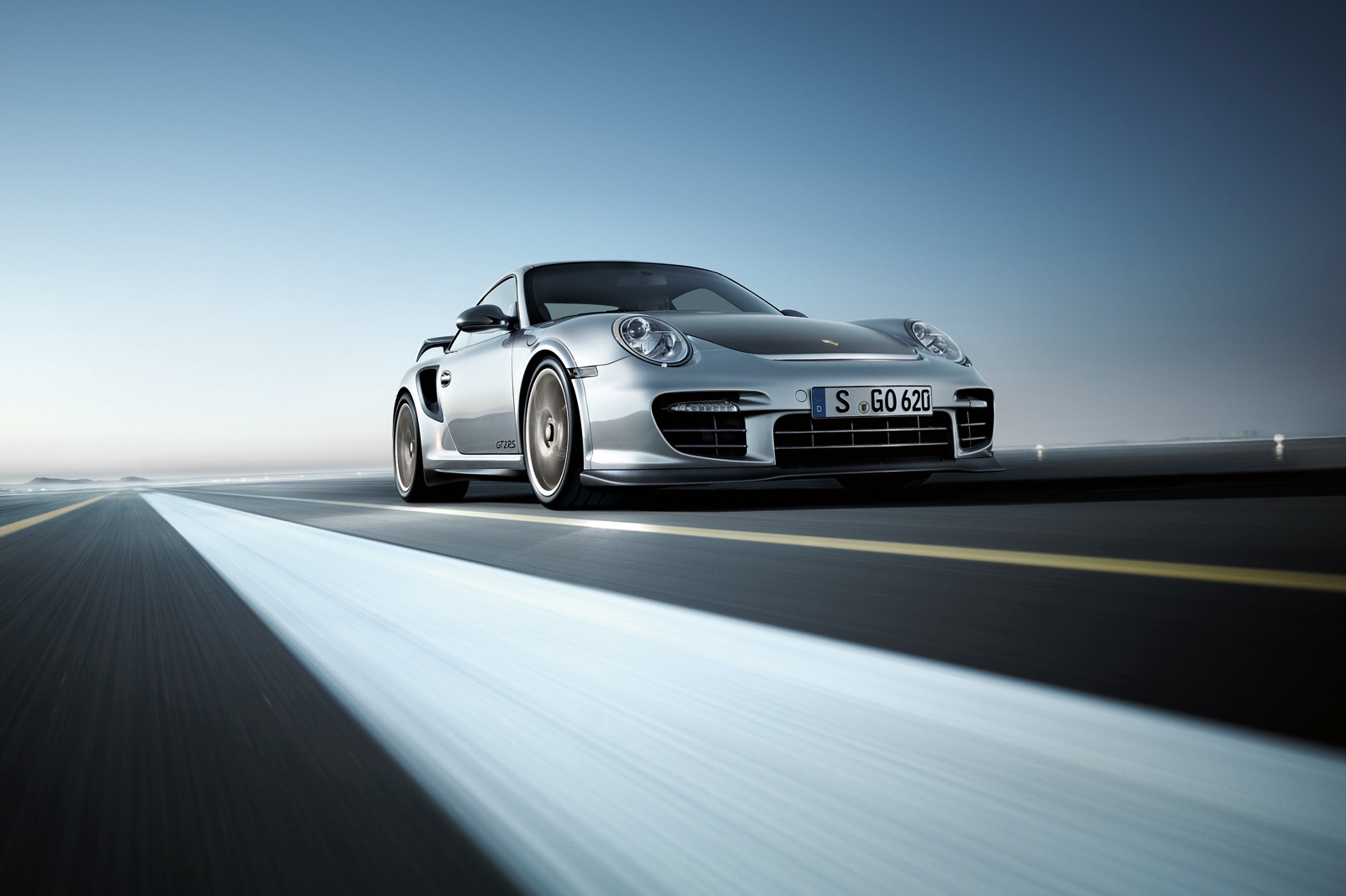 Porsche 911 GT2 RS Official