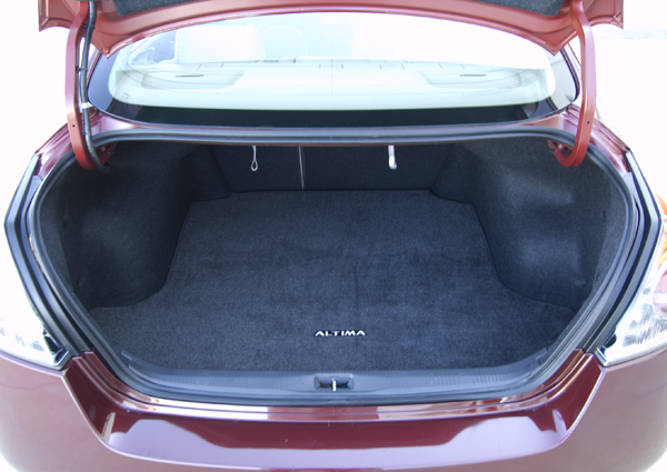 2007 Nissan altima trunk space #7