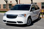 2011-chrysler-town-and-country-2