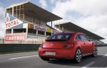 2012-Volkswagen-Beetle-in-red-from-rear