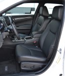 2011-chrysler-300c-front-seats