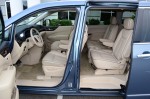 2012-nissan-quest-le-front-2nd-row-seats