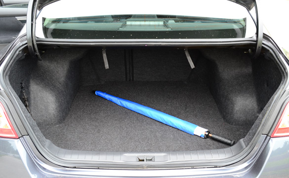 2012 Nissan altima coupe trunk space