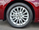 2013-toyota-avalon-hybrid-wheel-tire