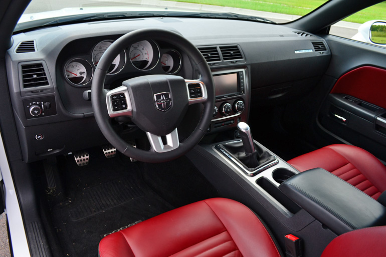 Photo 5 Interior Dashboard And Console 2015 Dodge Challenger
