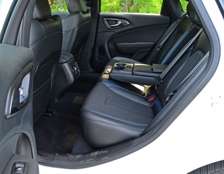 2015 Chrysler 200S AWD V6 Review & Test Drive