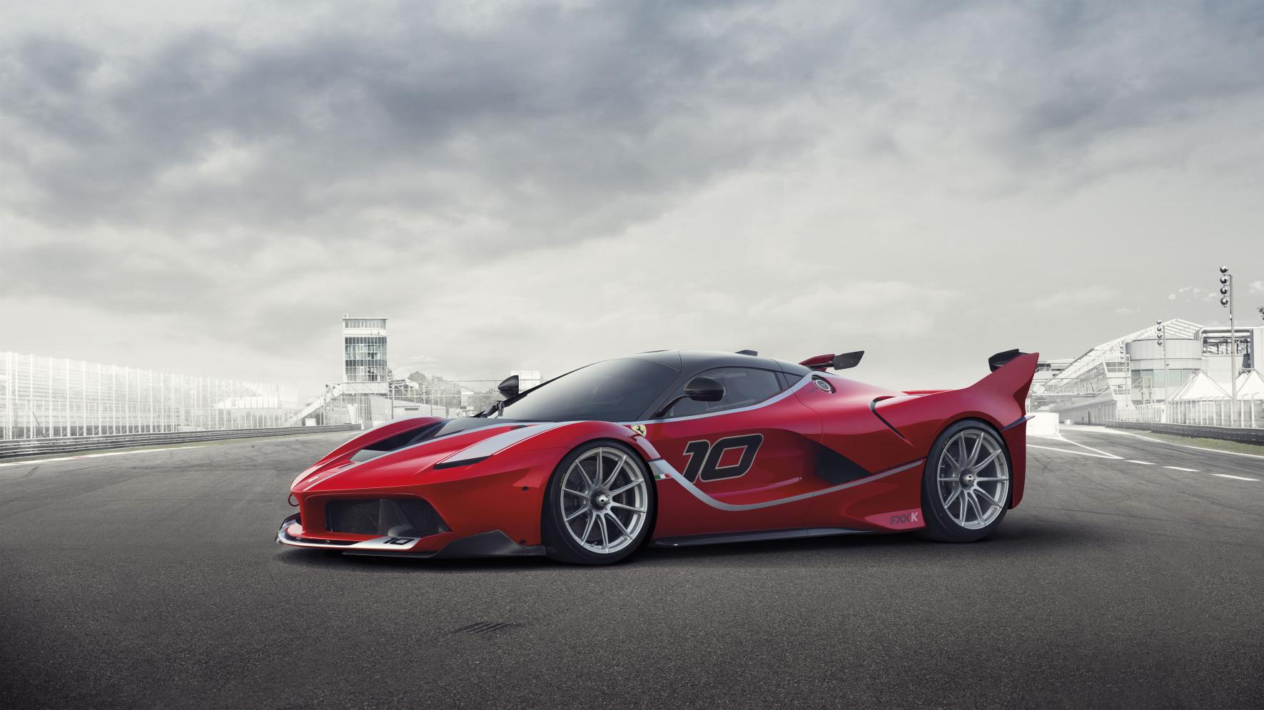 Track Focused Ferrari Fxx K Introduced With 1035 Horsepower