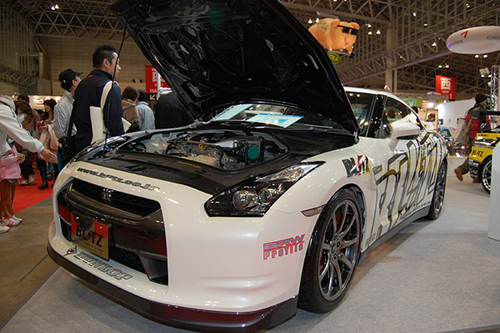 Tokyo Auto Salon 2009: Blitz Nissan GT-R Goes RWD and Manual Transmission