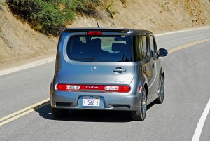 2009nissancuberearaction01small