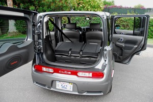 2009nissancuberearalldoorsopen01small