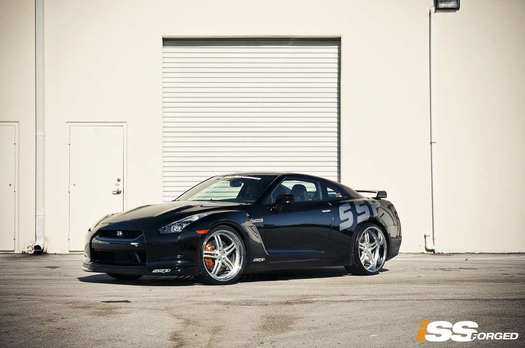ISS Forged Nissan GT-R Rolling on 22inch Complex 5 GT Wheels