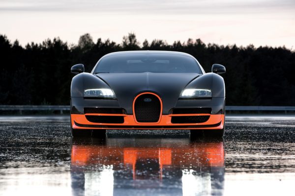 Bugatti Veyron 16.4 Super Sport Debuts & Sets Production Car Land Speed