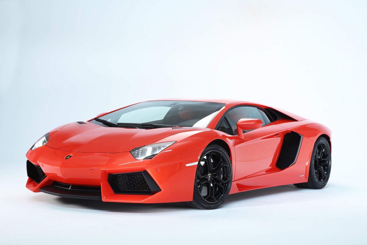 Inside and Out of the new Raging Bull: 2012 Lamborghini Aventador LP700-4 First Glimpse