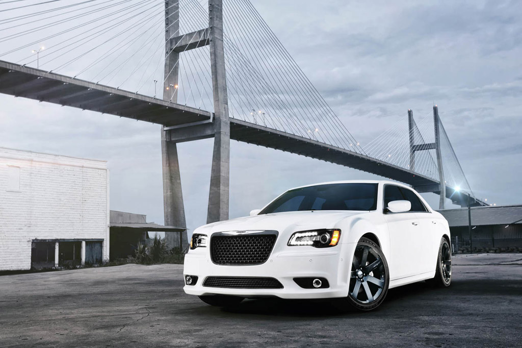 2011 New York Auto Show: 2012 Chrysler 300 SRT8 Introduced with 465 horsepower 6.4-liter HEMI