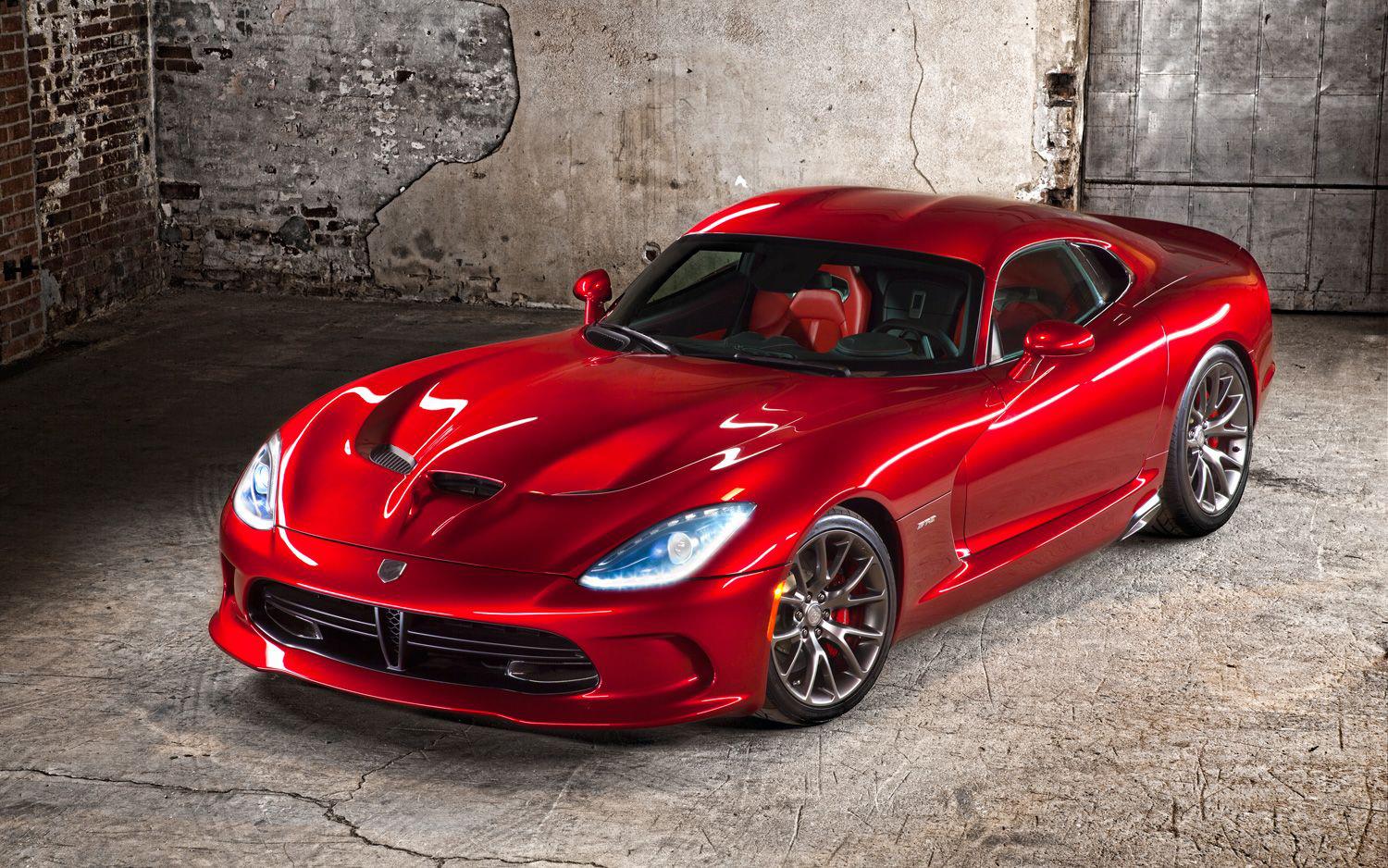 2012 New York Auto Show: 2013 SRT Viper Officially Slithers On Stage