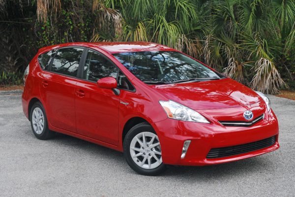 Toyota prius v 2013