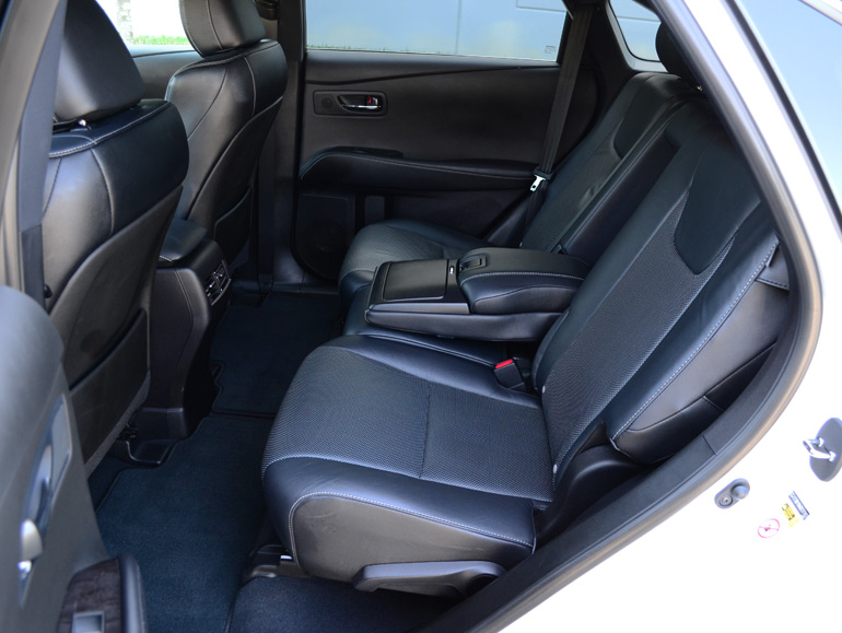 2013-lexus-rx350-f-sport-rear-seats