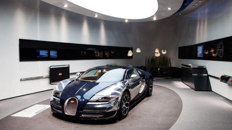Bugatti Veyron Grand Sport Vitesse Shines Bright at Shanghai Motor Show