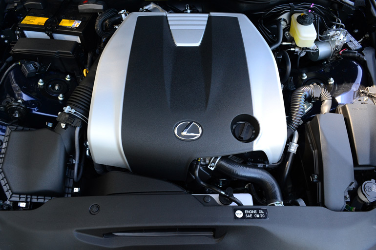 Lexus IS250 2013 года выпуска для рынка Европы, без Великобритании и Ирландии. Ф