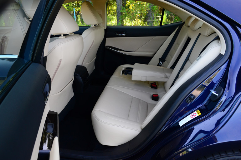 2014-lexus-is-350-rear-seats