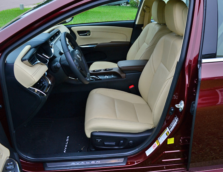2013-toyota-avalon-hybrid-front-seats