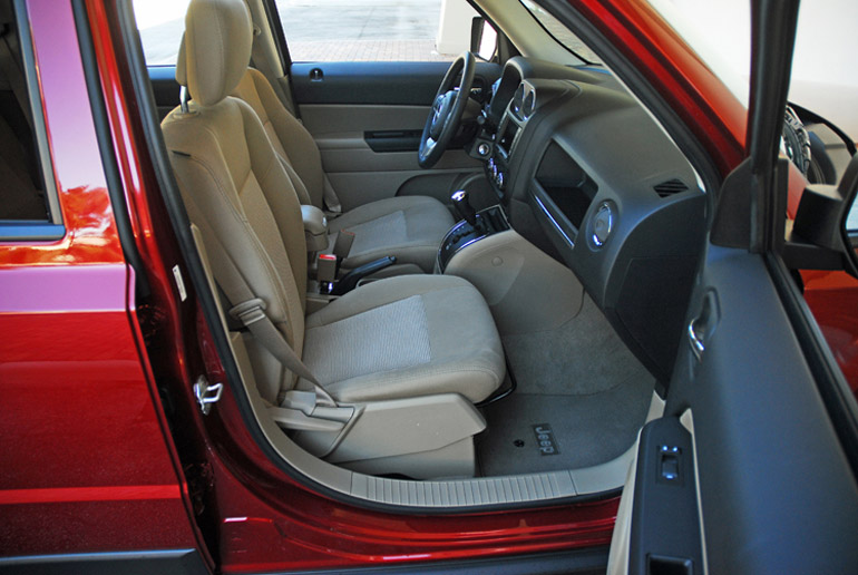 2014 Jeep Patriot Latitude Front Seats Done Small