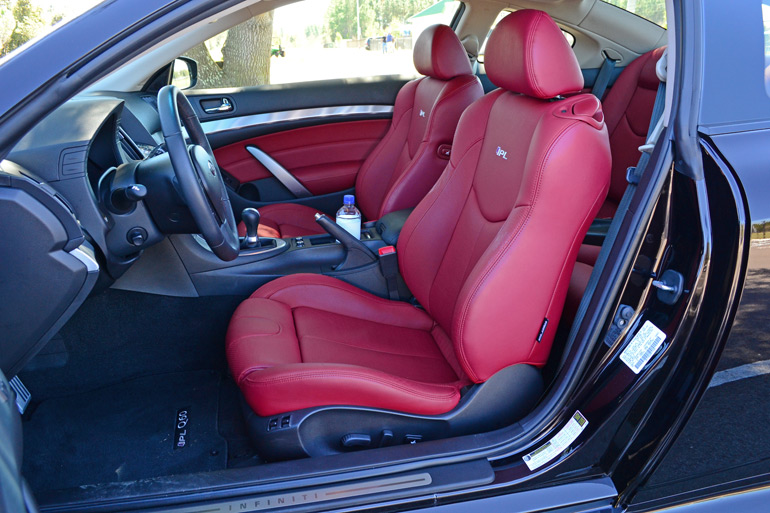 2014-infiniti-q60-ipl-front-seats