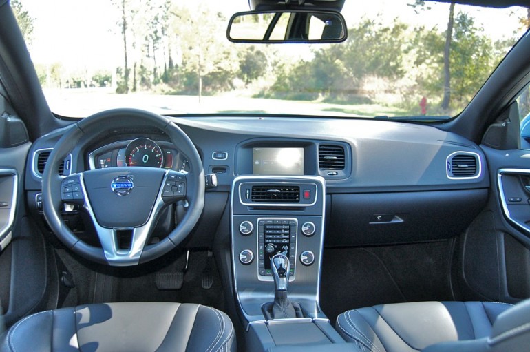 2015 Volvo V60 T5 dashboard