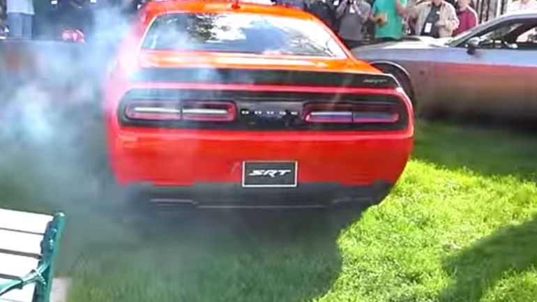 2015 Dodge Challenger SRT Hellcat Revving Sound: Video