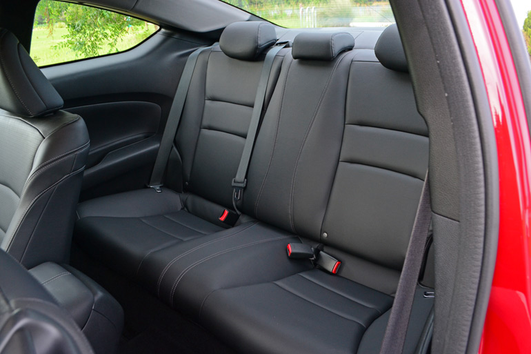 2014-honda-accord-coupe-v6-exl-6sp-rear-seats