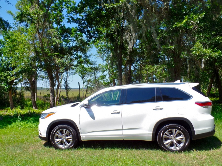 In Our Garage: 2014 Toyota Highlander XLE V6 FWD : Automotive Addicts
