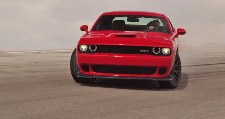 Driving and Sound Footage of Dodge Challenger SRT Hellcat is Ferocious: Video