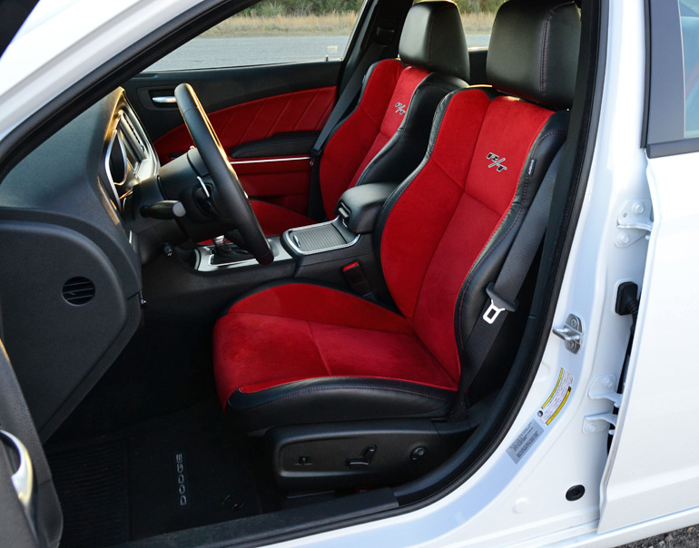 2015-dodge-charger-rt-front-seats