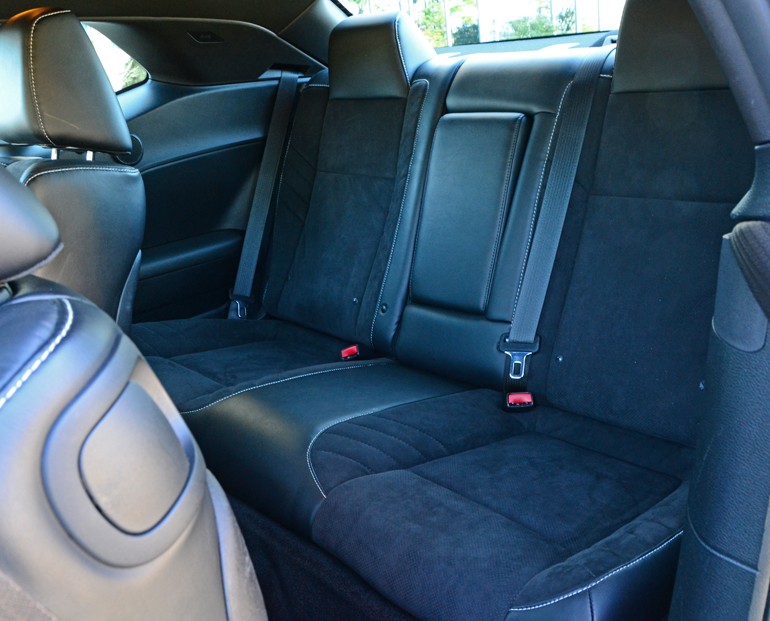 2015-dodge-challenger-srt-hellcat-rear-seats
