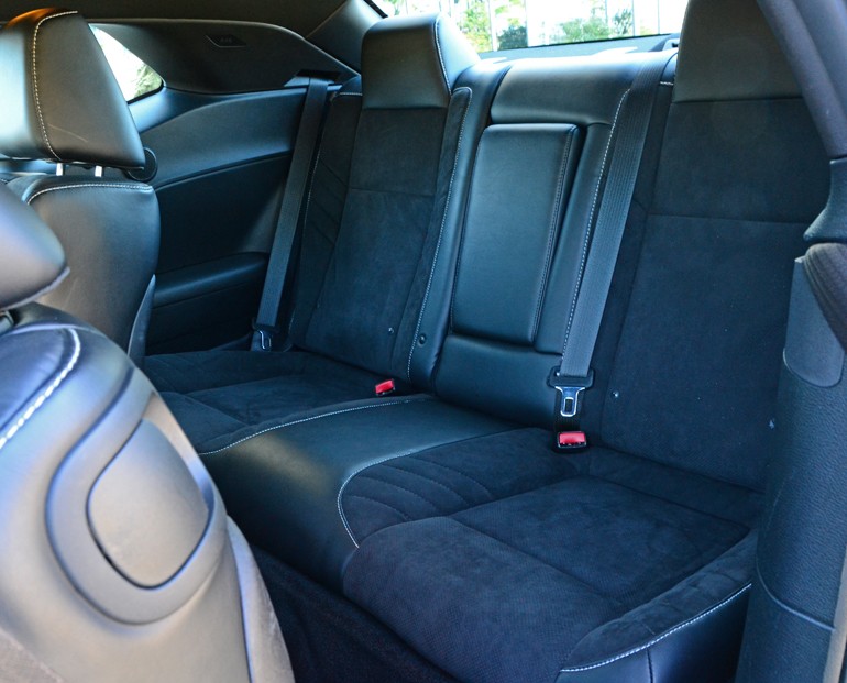 2015-dodge-challenger-srt-hellcat-rear-seats