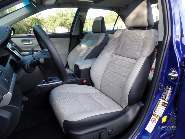 2015-toyota-camry-se-hybrid-front-seats-1