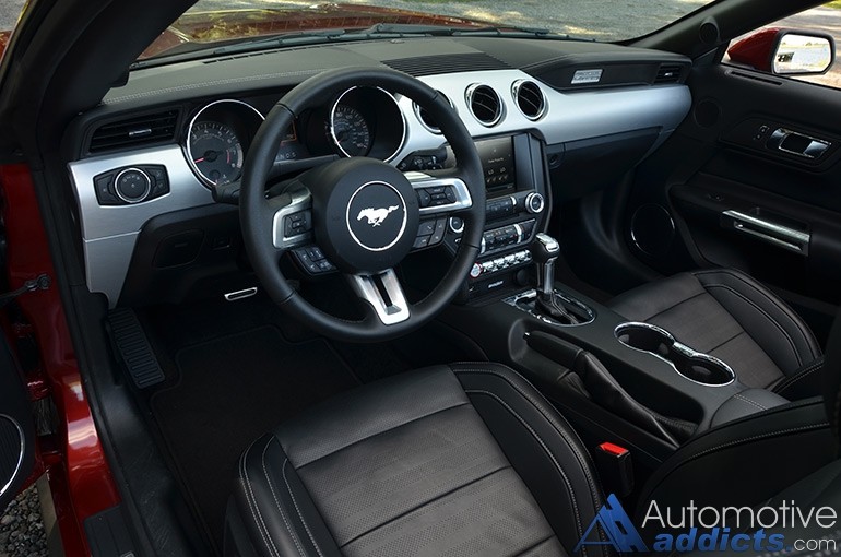 2015-ford-mustang-gt-convertible-dashboard