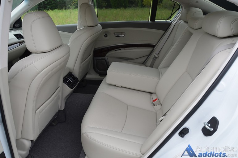 2016-acura-rlx-sport-hybrid-rear-seats (2)