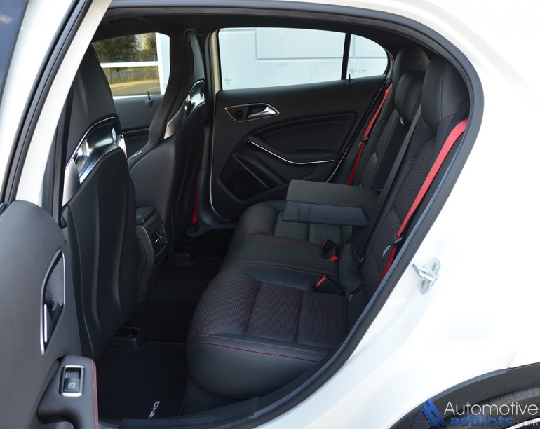 2015-mercedes-benz-gla45-amg-rear-seats