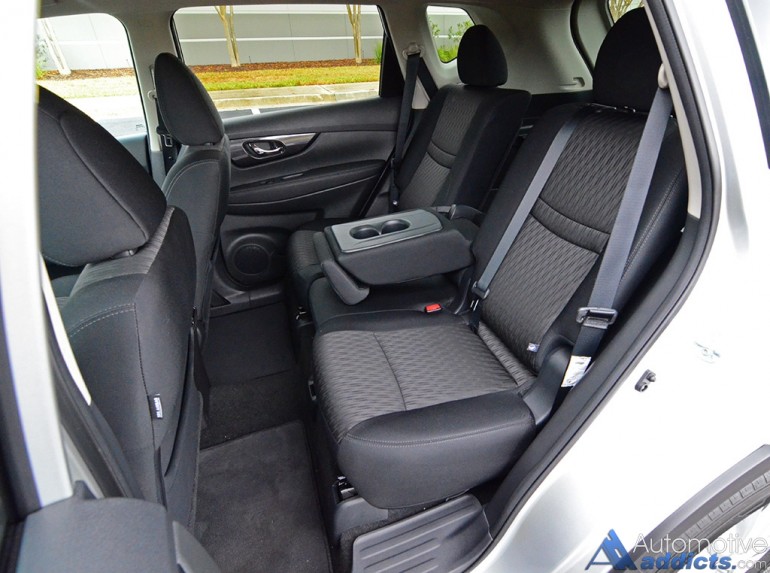 2017-nissan-rogue-sv-awd-rear-seats