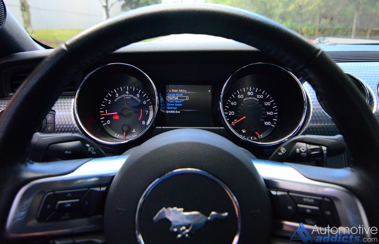 2017-ford-mustang-coupe-ecoboost-gauge-cluster