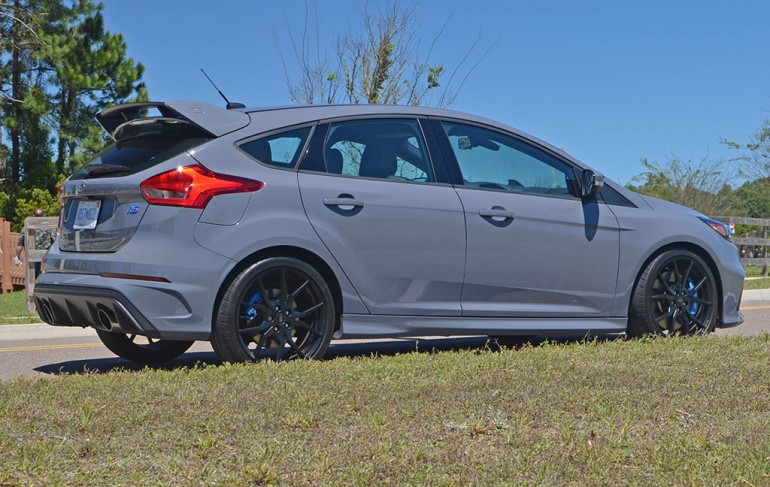 2017-ford-focus-rs-side-1