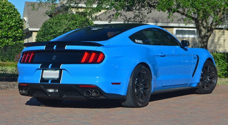 2017-gt350-rear