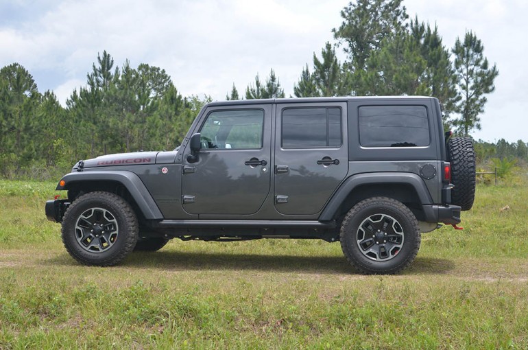 jeep-wrangler-unlimited-rubicon-hard-rock-edition-side