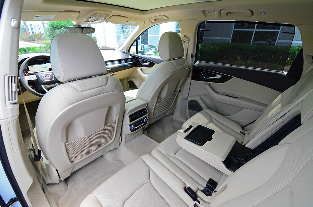 2017 Audi Q7 Prestige Second Row Seats Interior