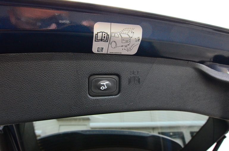 2017-ford-edge-sport-power-liftgate-button