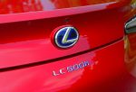 2018-lexus-lc500h-rear-badge