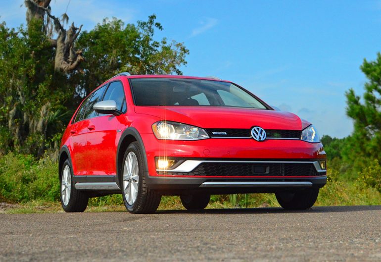 2017-volkswagen-golf-alltrack-low