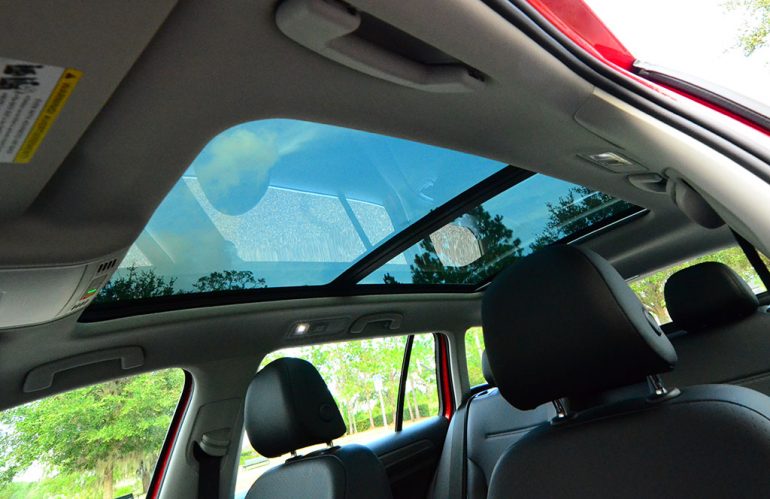 2017-volkswagen-golf-alltrack-pano-roof